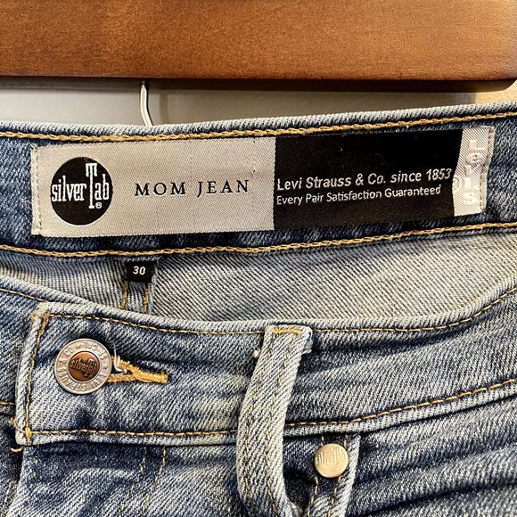 Levi's Silver Tab Mom Jeans | Light Wash | High Rise | Size W30 L27 - Picture 5 of 6